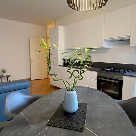 The Little Duck - Modern Apartment With Balcony Комо Экстерьер фото