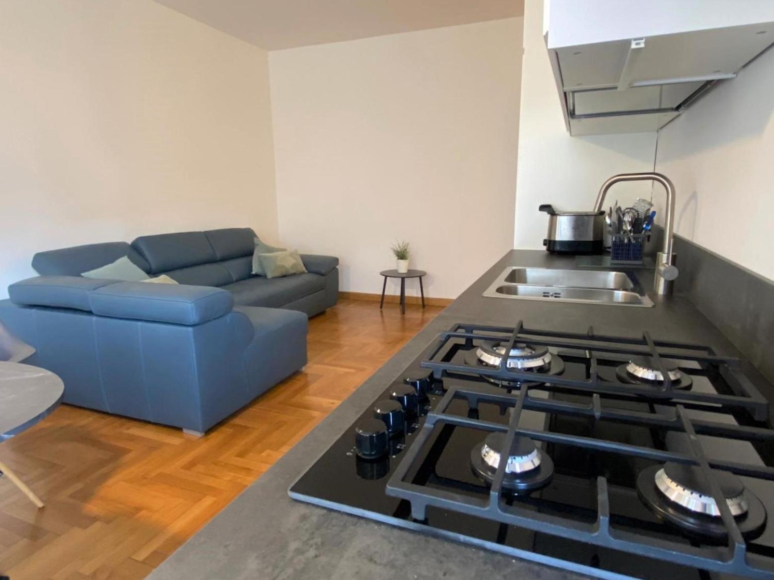 The Little Duck - Modern Apartment With Balcony Комо Экстерьер фото