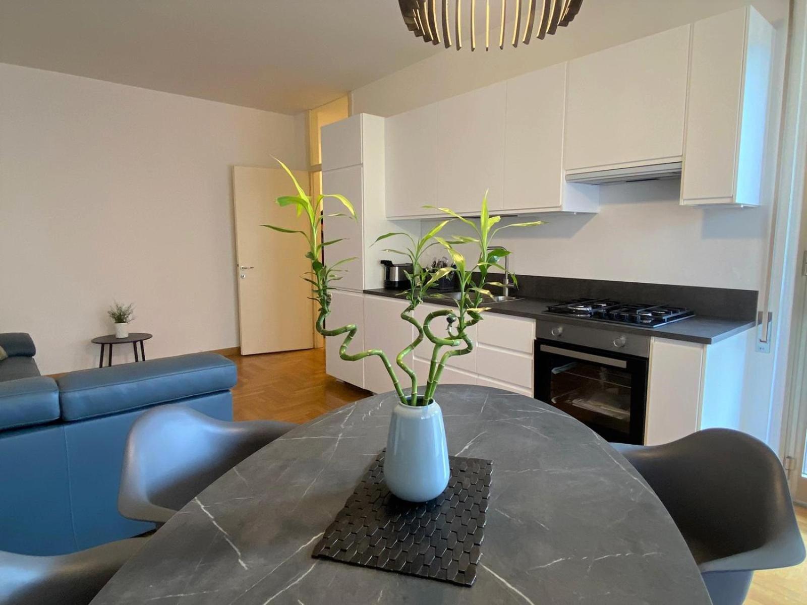 The Little Duck - Modern Apartment With Balcony Комо Экстерьер фото