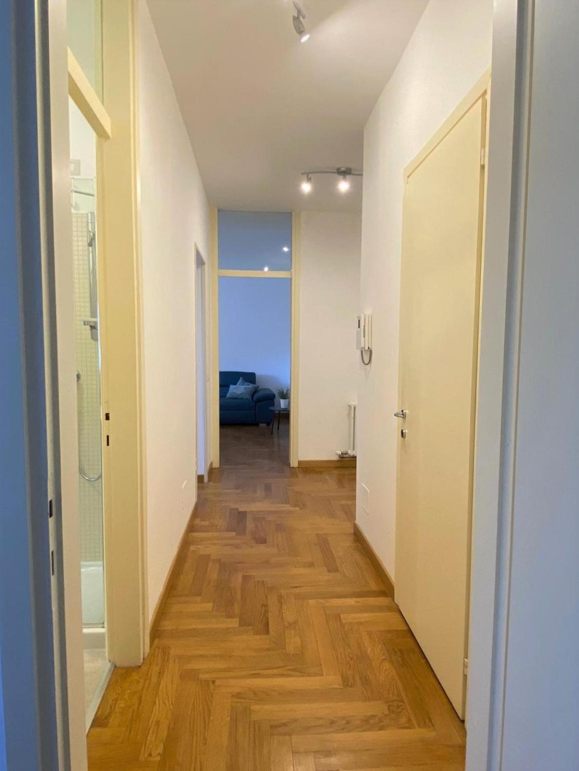 The Little Duck - Modern Apartment With Balcony Комо Экстерьер фото